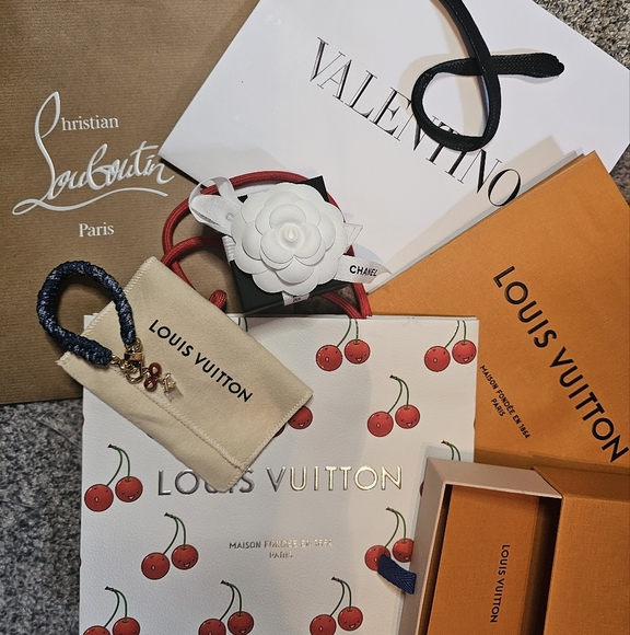 Luxury Colab @greenbergphylli & @pikaki7 Purses, Wallets, Jewelry & More! - Picture 14 of 16